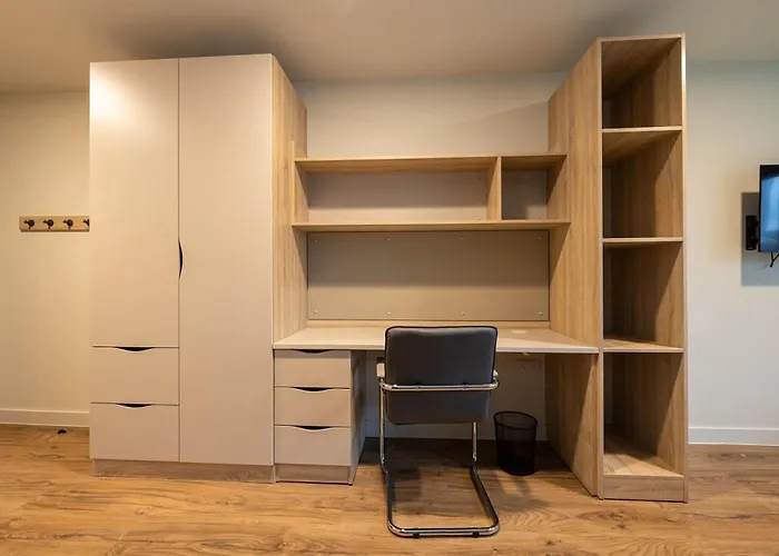 Beautiful Bright Studio Close To Station - 18 Above