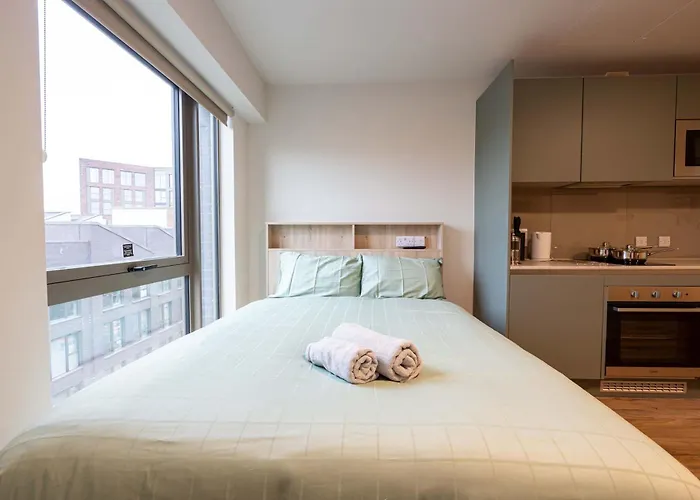 Beautiful Bright Studio Close To Station - 18 Above