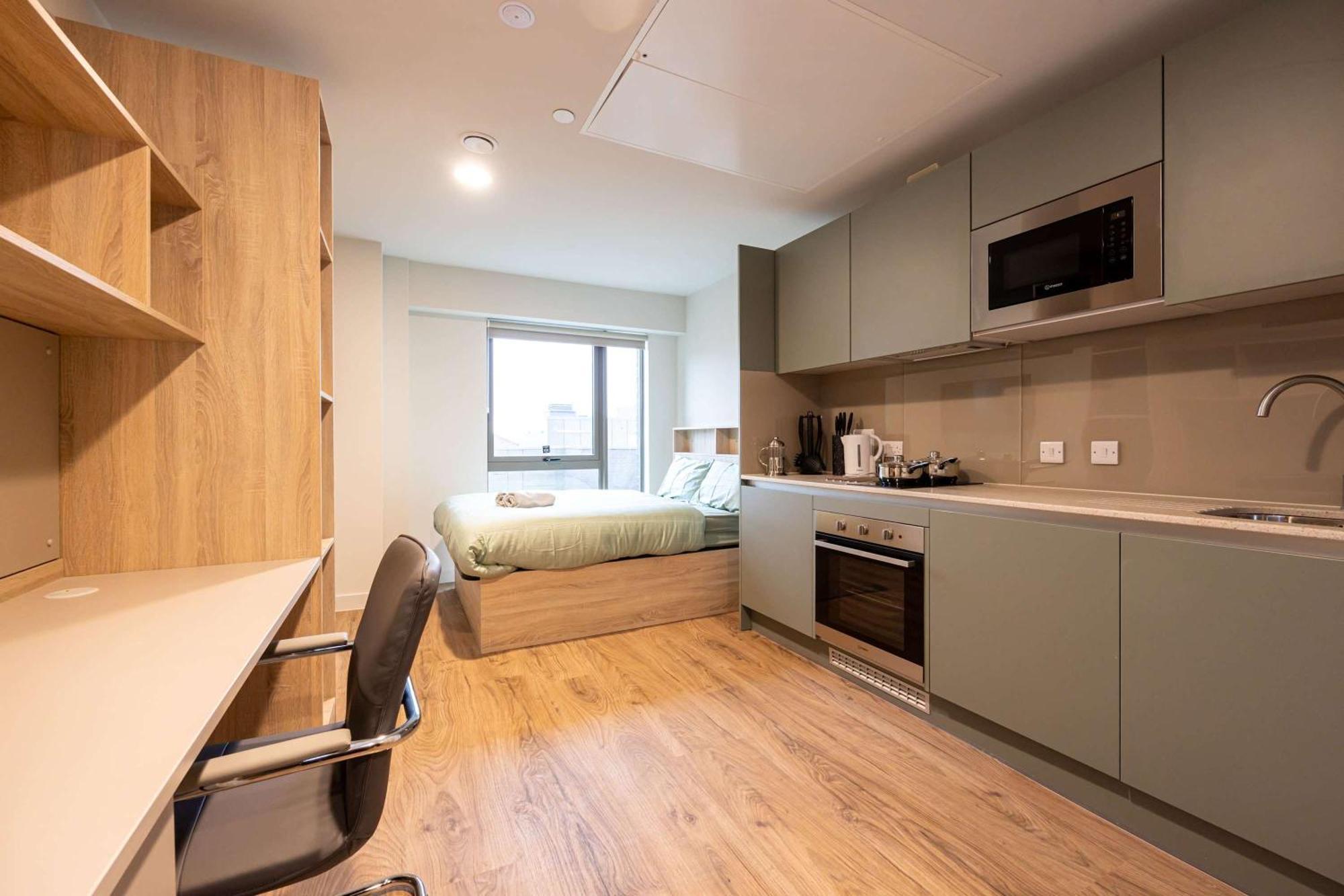 Beautiful Bright Close To Station - 18 Above Apartment *